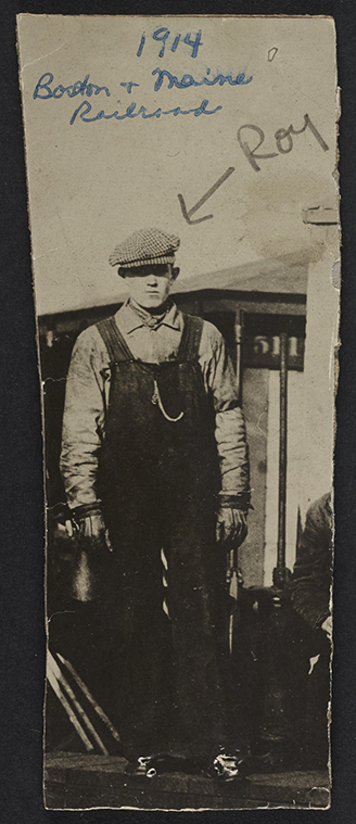 1914年,罗伊·麦康奈尔在波士顿缅因铁路服役,之后加入美国海军。
