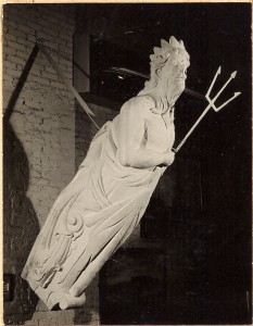 海王星雕像在画廊。