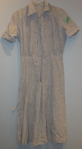 波浪泡泡纱连衣裙，由水手博物馆提供。