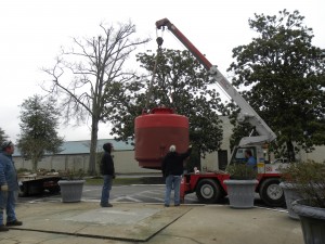 把它从卡车上拿下来放到水泥垫上