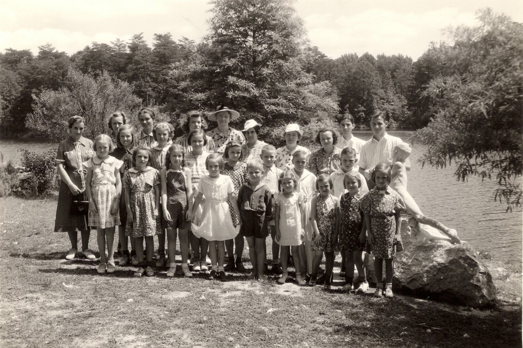 小组参观岩石花园1938年8月