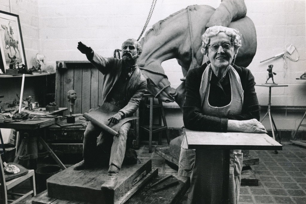 安娜·凯悦·亨廷顿的雕塑，1965年;左边是cph的模型，后面是安德鲁·杰克逊小时候的模型