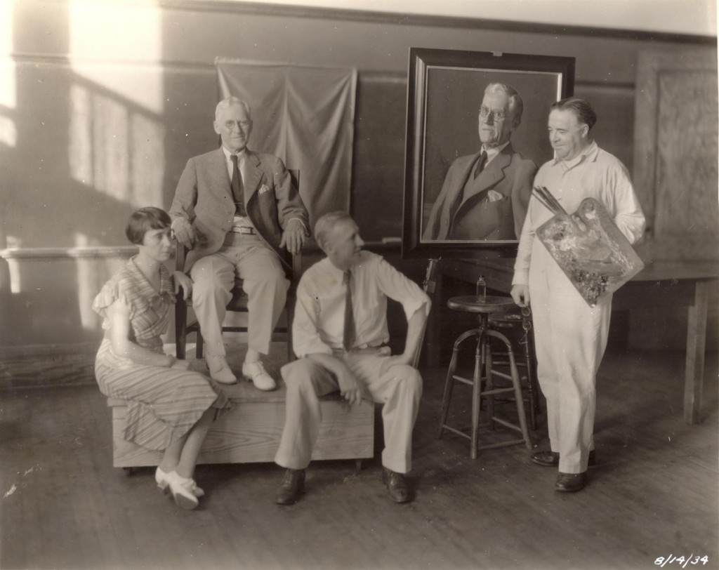 1934年8月14日，洛佩兹·梅兹基塔与托马斯·斯金纳夫妇和查尔斯·贝利