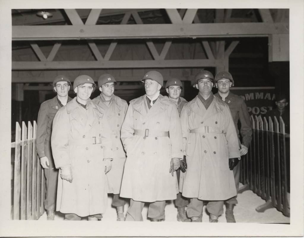 美国陆军通信兵汉普顿路登船港照片:L-11674