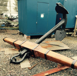 戴维斯船厂修复过程中的锚;新库存已安装