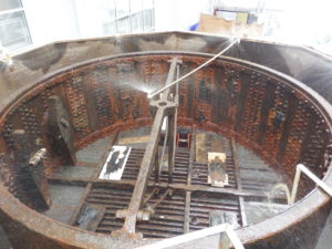 除去螺母目前储存在炮塔的船上。