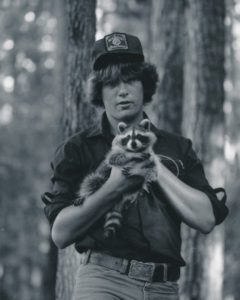 1982年，格雷格·阿尔维斯和小浣熊