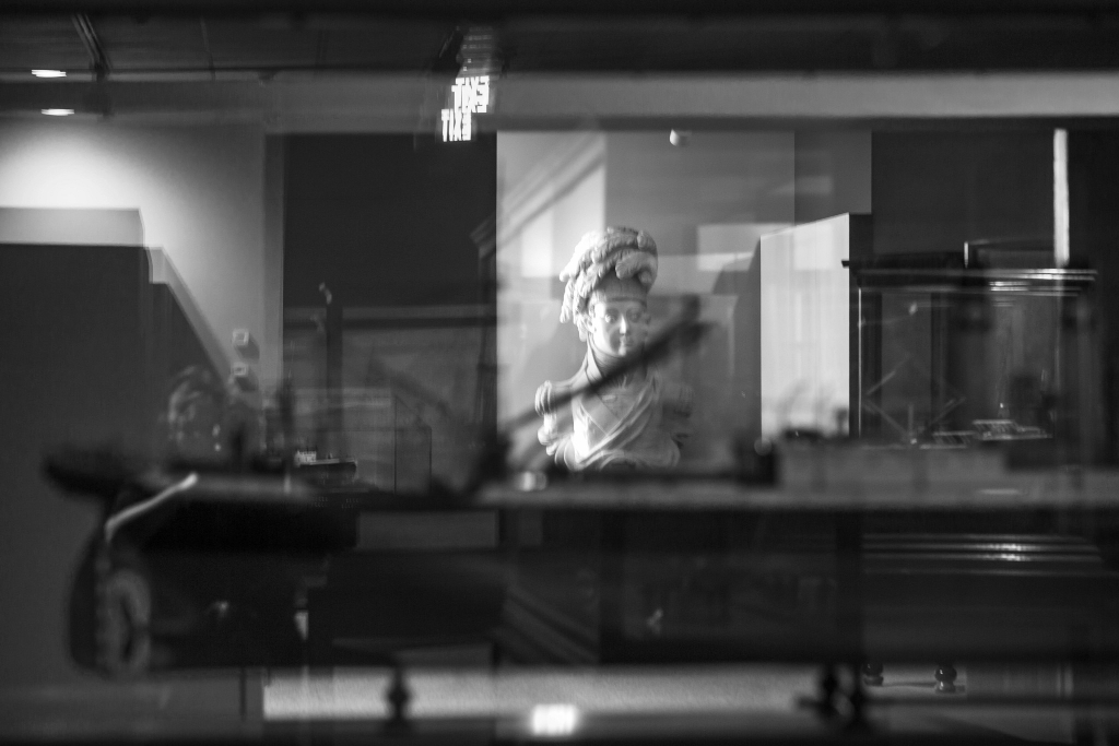 水手仍在一起航行......分开