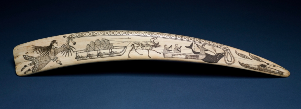 因纽特人的求婚图像是在海象象牙上雕刻的。