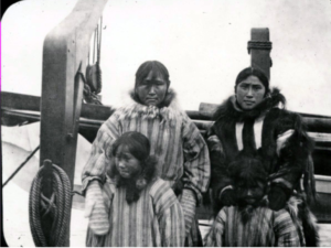 Picture of Inuit family from