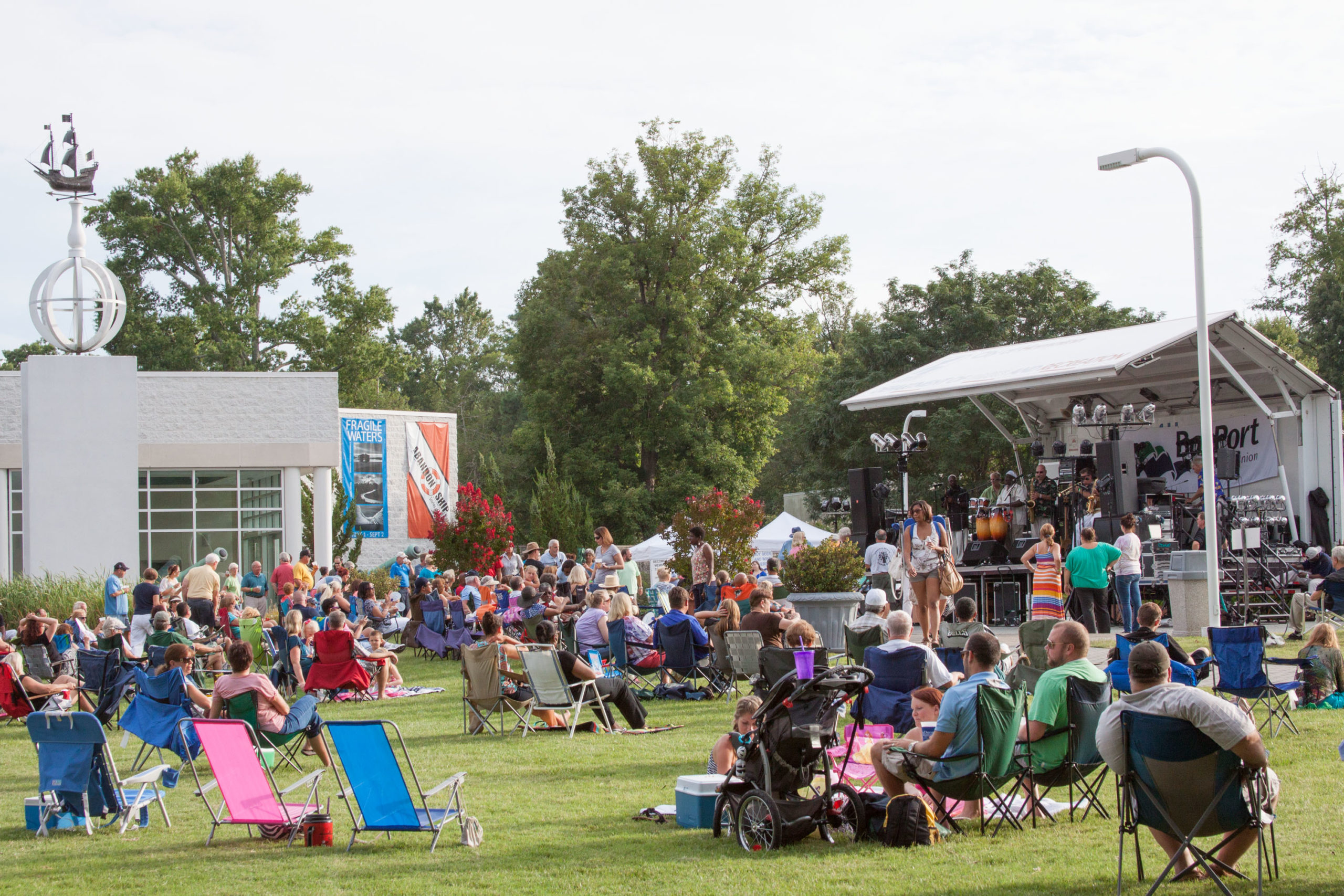 Slapnation在夏季音乐会系列期间在水手博物馆演出