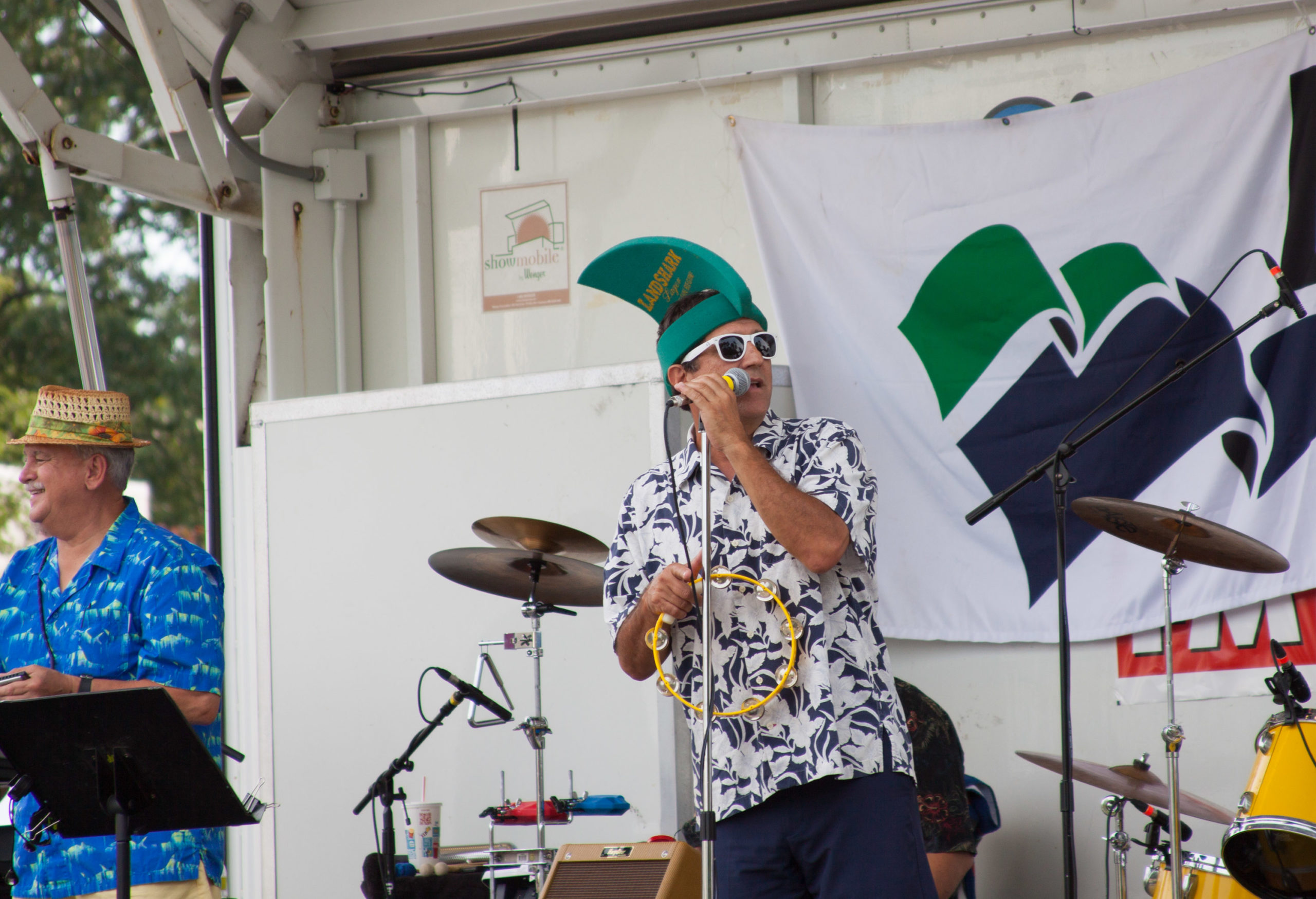 派对鳍在水手博物馆和公园表演