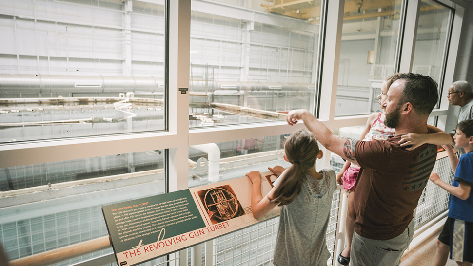 家庭参观保育池